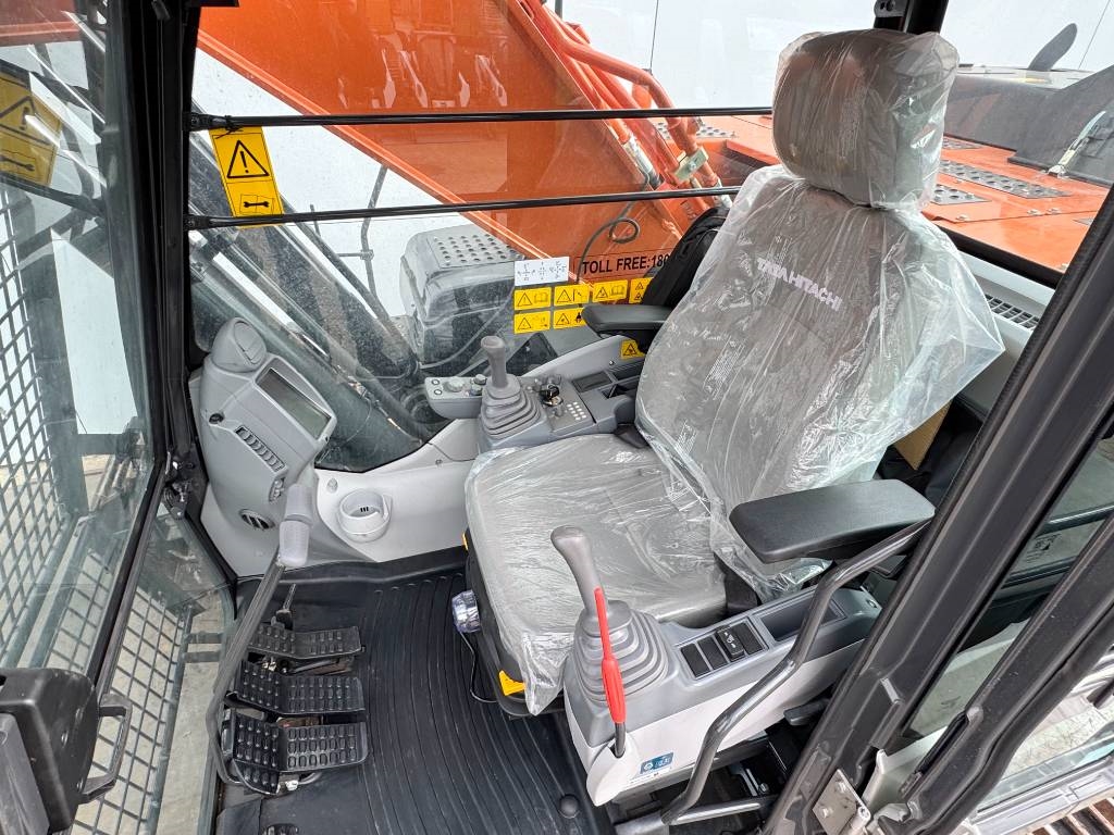 Hitachi ZX370-LCH - Hammer Lines / Isuzu Engine