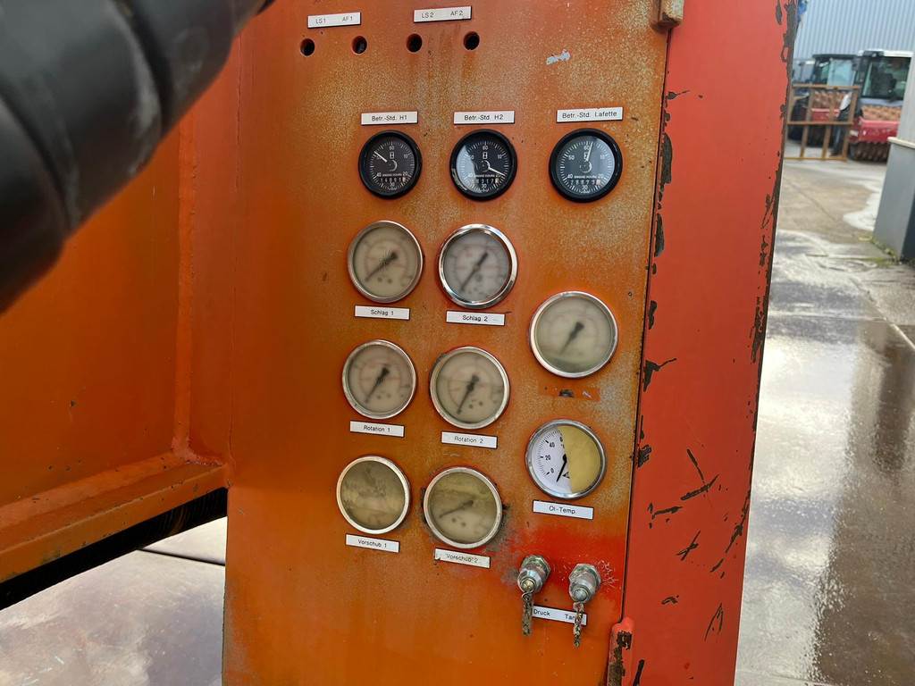 Liebherr R922 HDSL Wimmer Drill