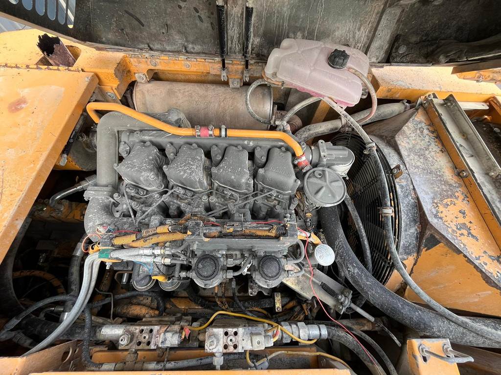 Liebherr R922 HDSL Wimmer Drill