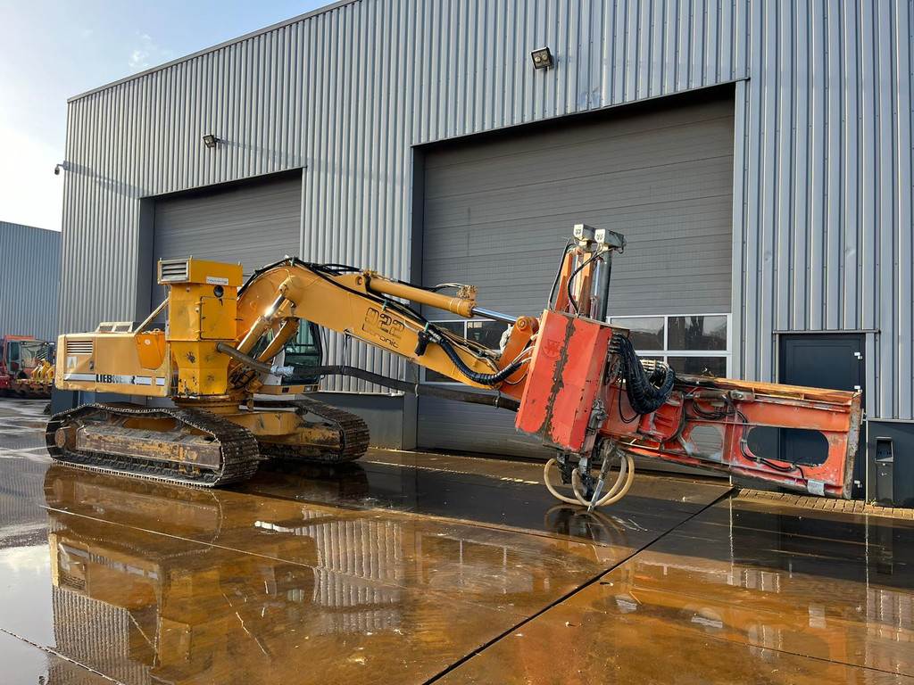 Liebherr R922 HDSL Wimmer Drill