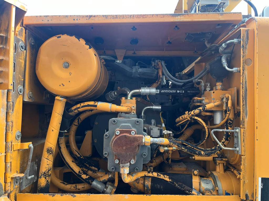 Liebherr R922 HDSL Wimmer Drill