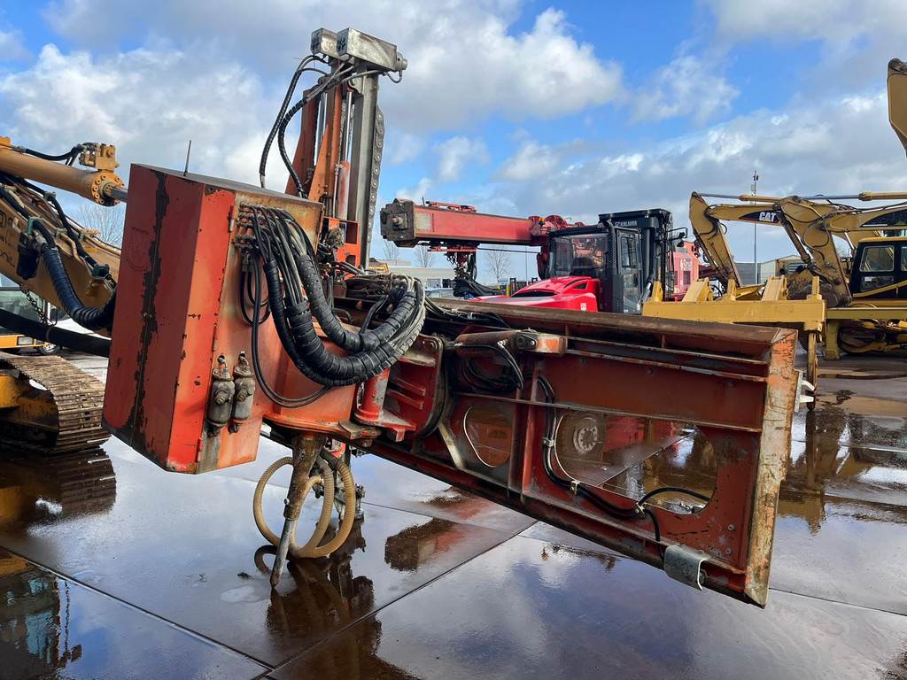 Liebherr R922 HDSL Wimmer Drill