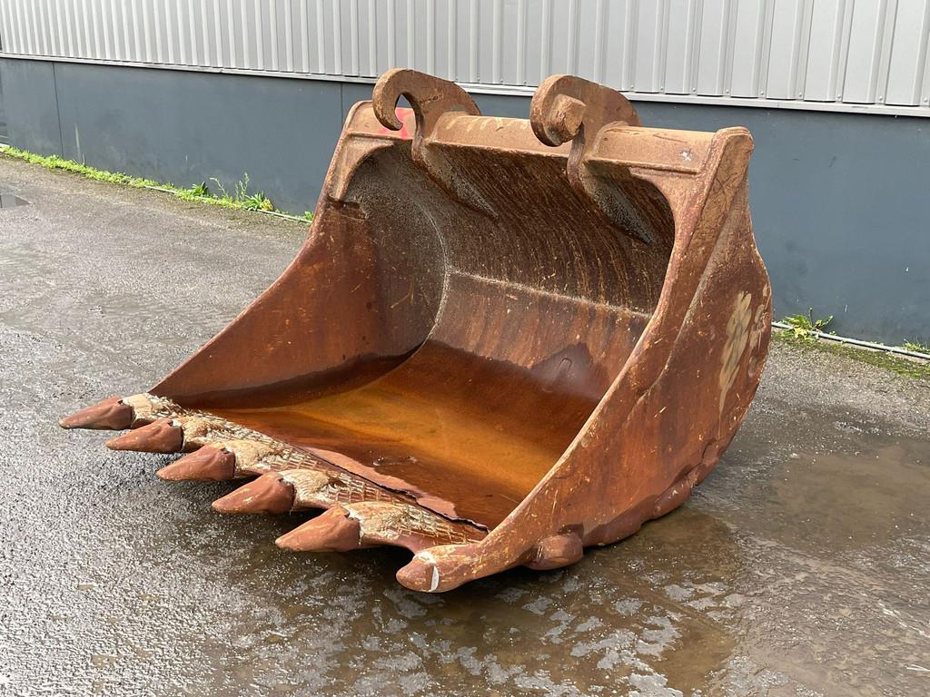 Verachtert Bucket with teeth
