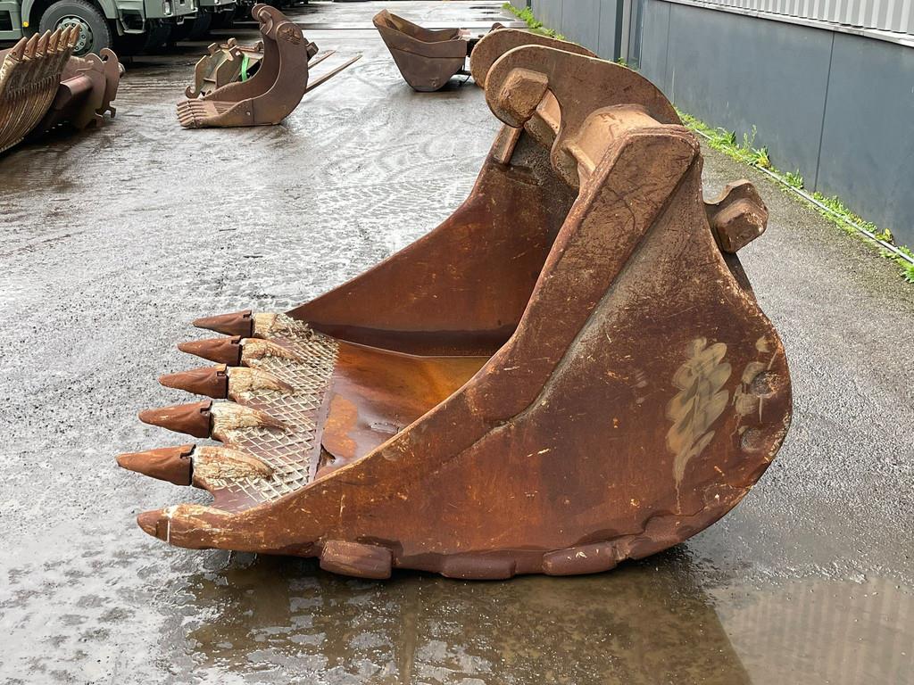 Verachtert Bucket with teeth