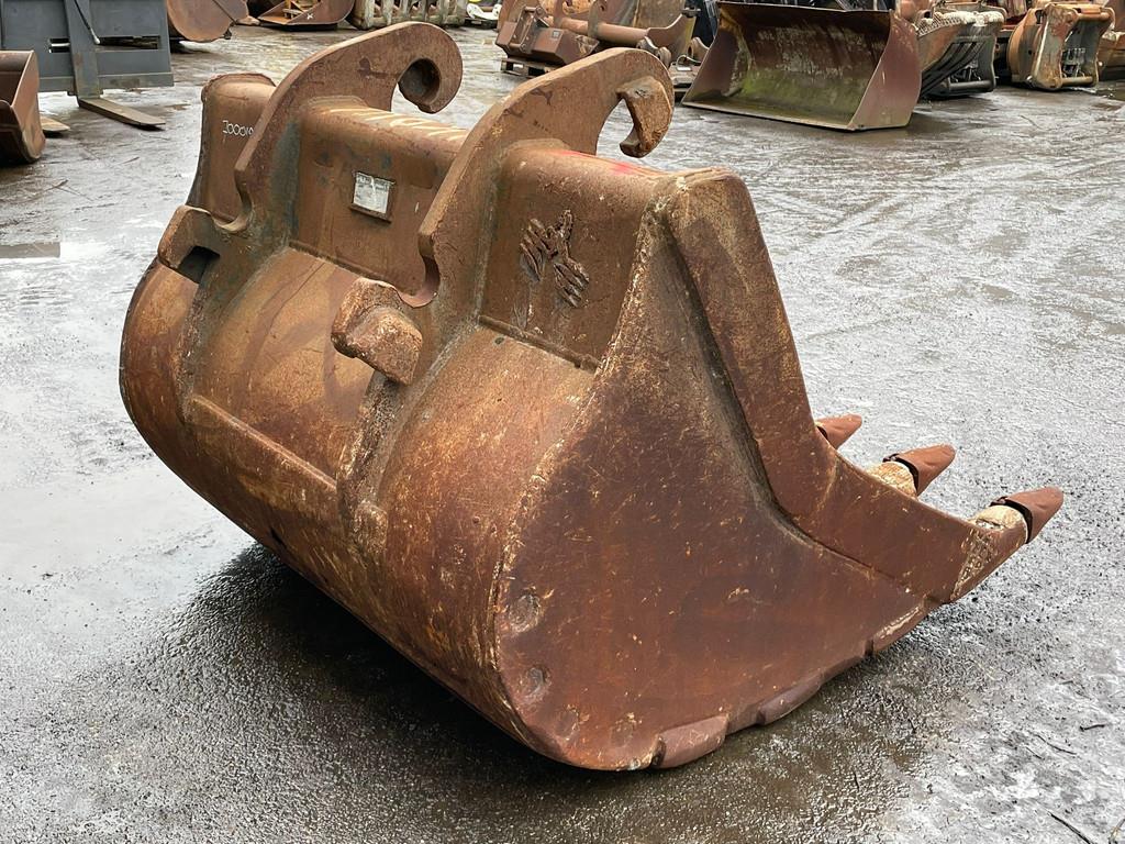 Verachtert Bucket with teeth
