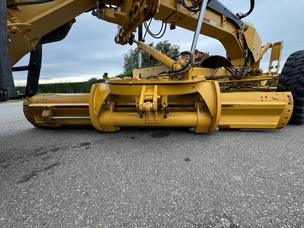 CAT 140M2