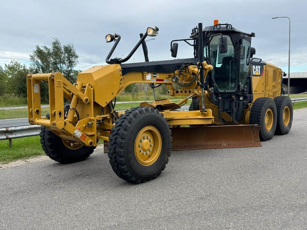 CAT 140M2