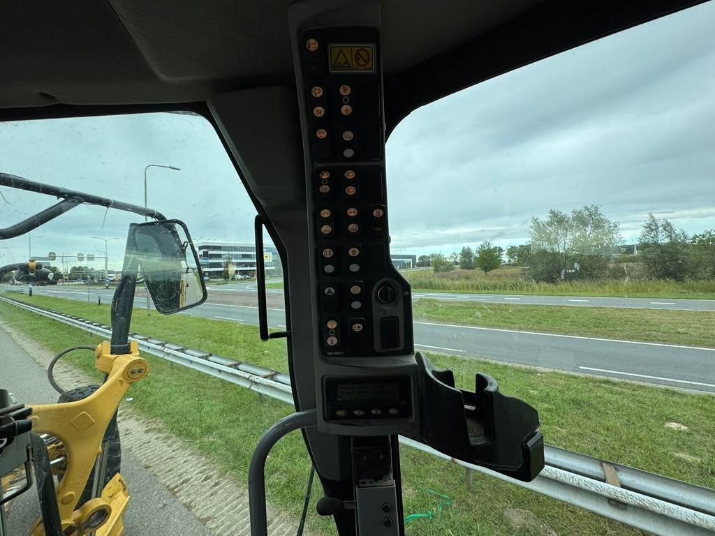 CAT 140M2
