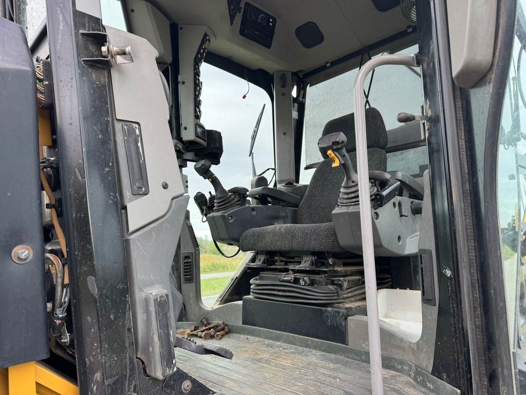 CAT 140M2