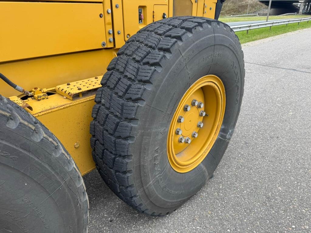 CAT 140M2