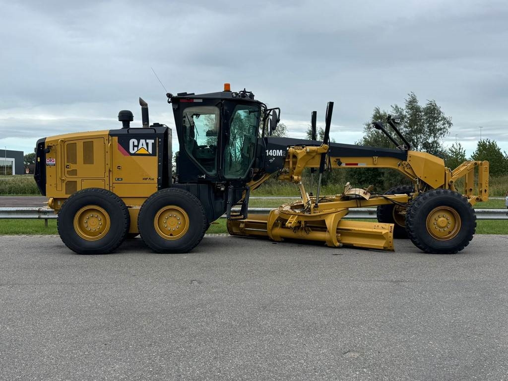 CAT 140M2
