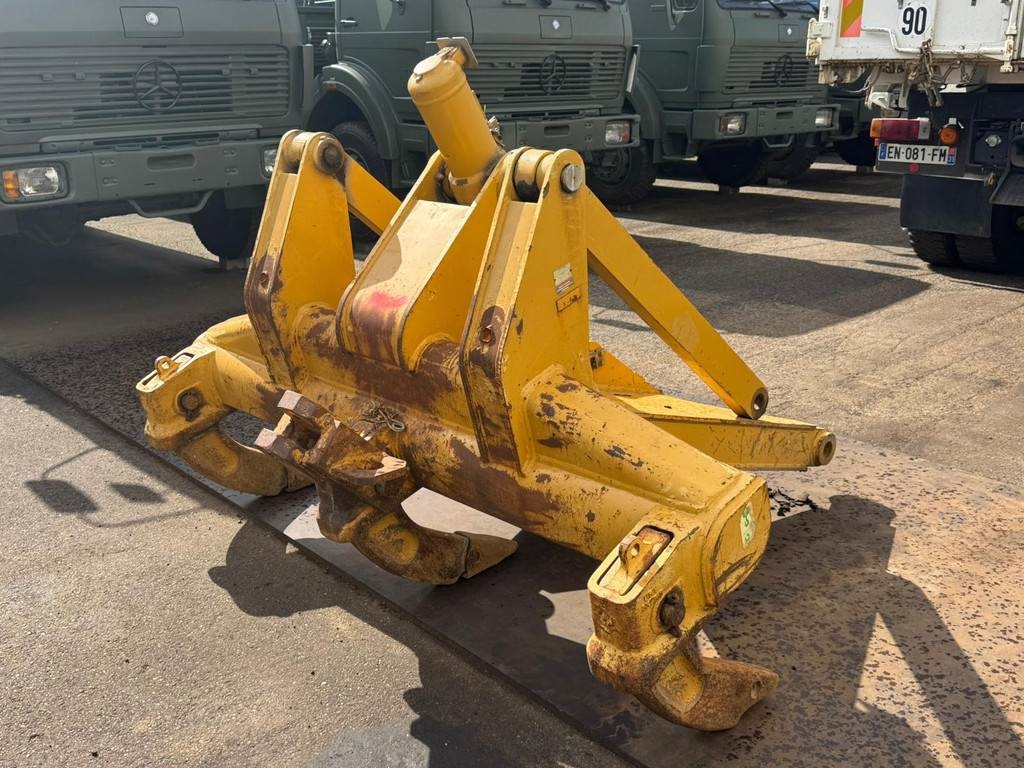 CAT D6R Ripper