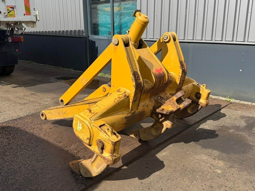CAT D6R Ripper