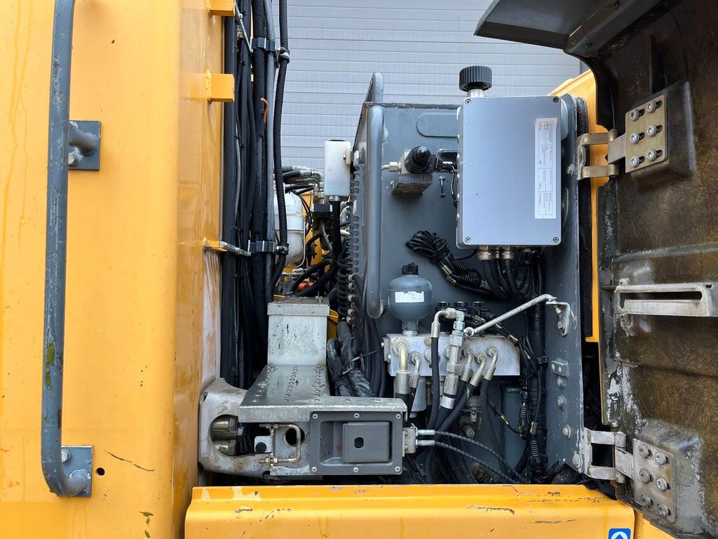Liebherr R317 Litronic Material Handler