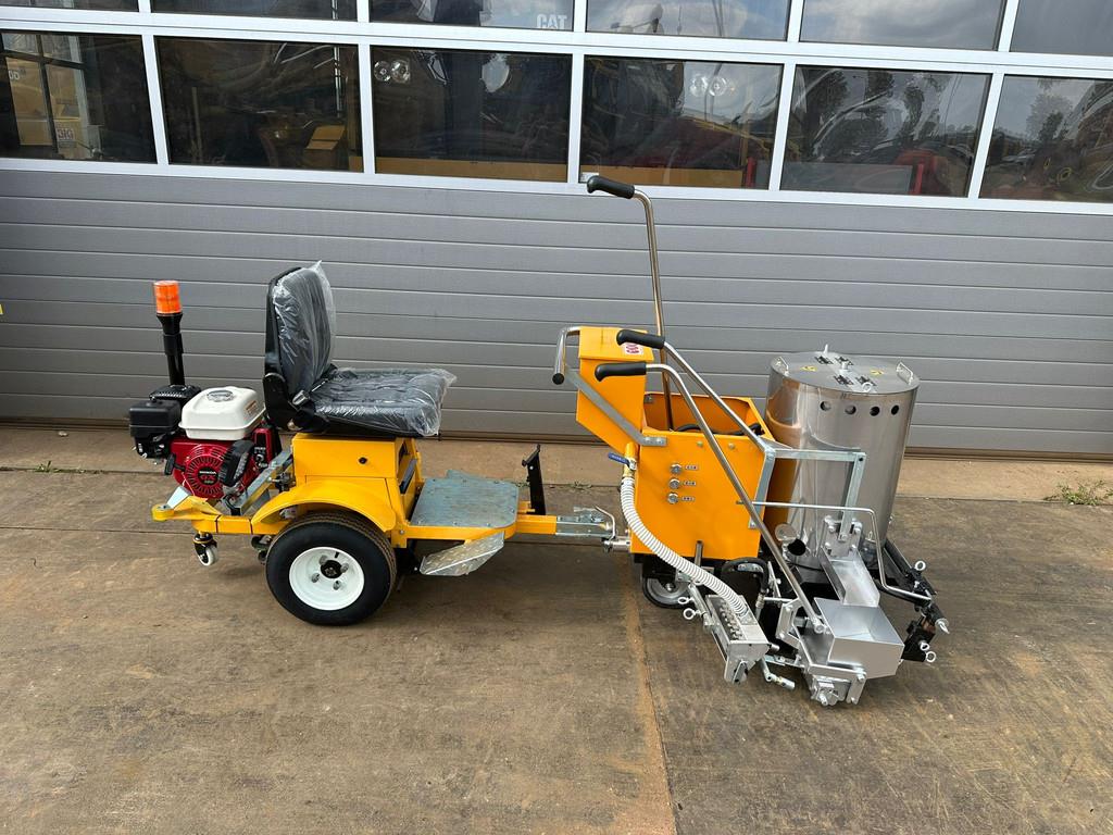Giga Power 860 Road Marking Machine