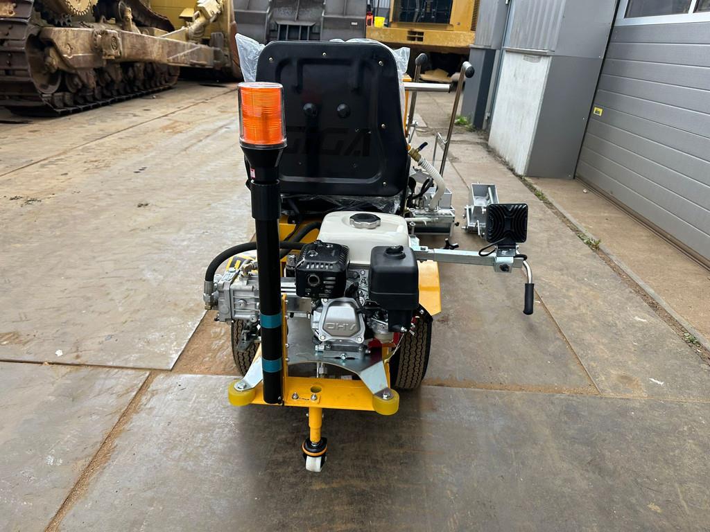 Giga Power 860 Road Marking Machine