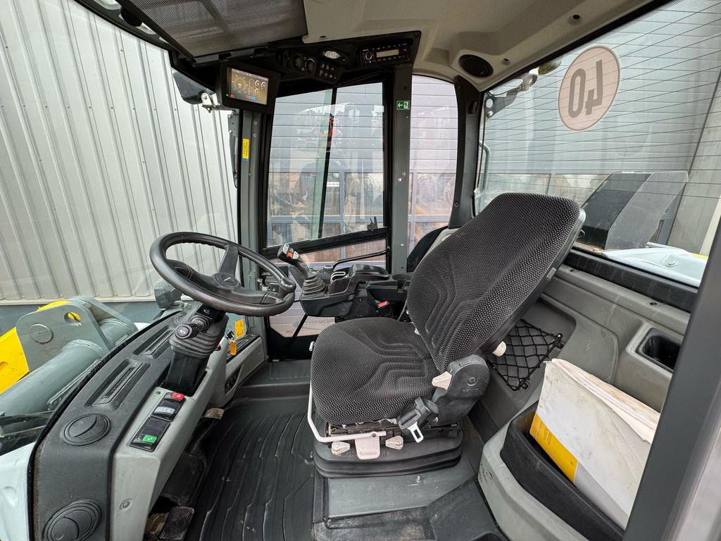 Kramer 8155 / Forks / bucket