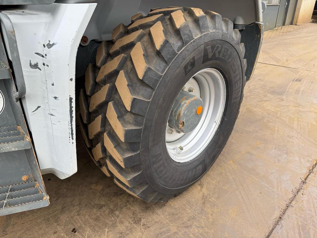 Kramer 8155 / Forks / bucket