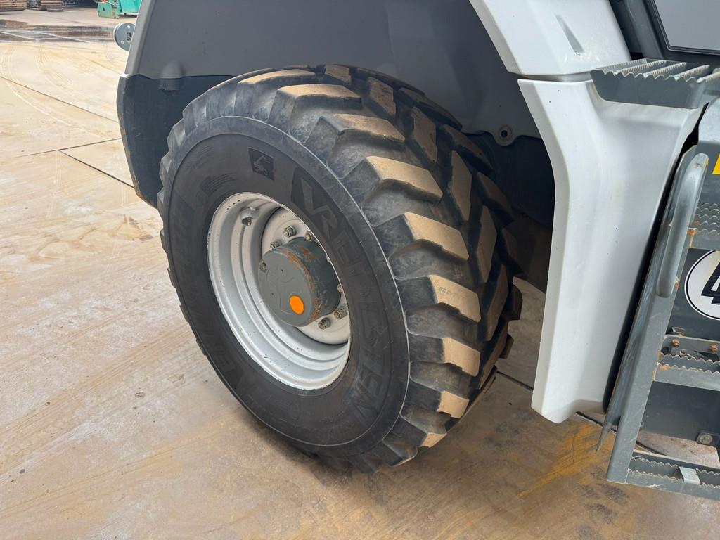 Kramer 8155 / Forks / bucket