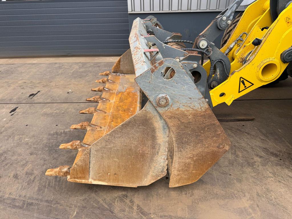 Kramer 8155 / Forks / bucket