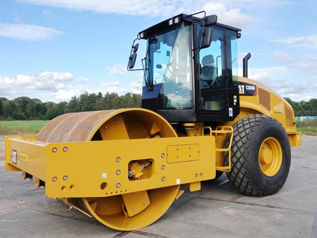 CAT CS66B - CE Certified / Low Hours