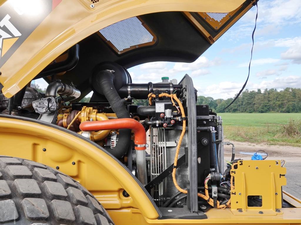 CAT CS66B - CE Certified / Low Hours