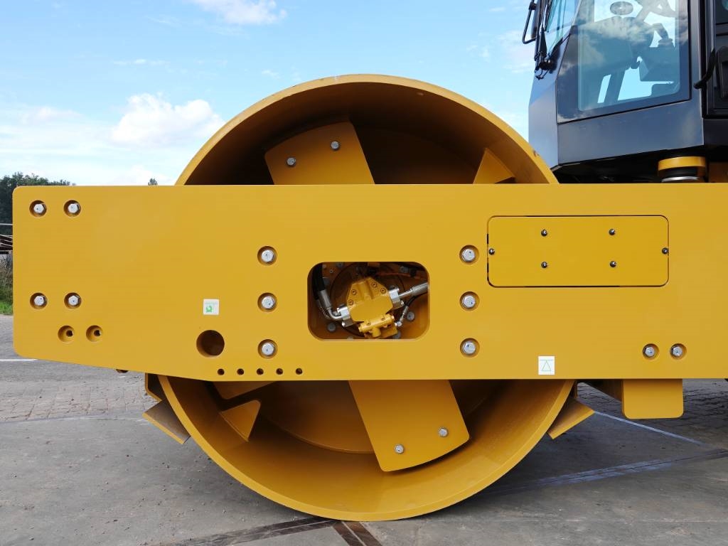 CAT CS66B - CE Certified / Low Hours