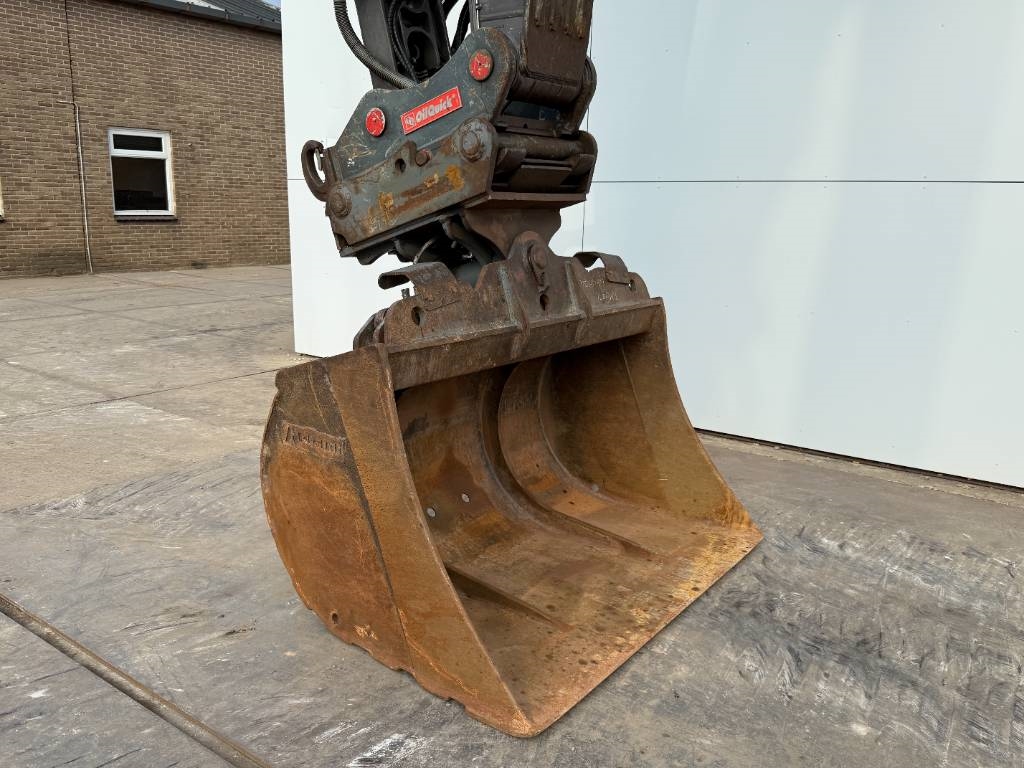 Volvo EC300ENL - Oilquick / Triple Boom / Tilting Bucket