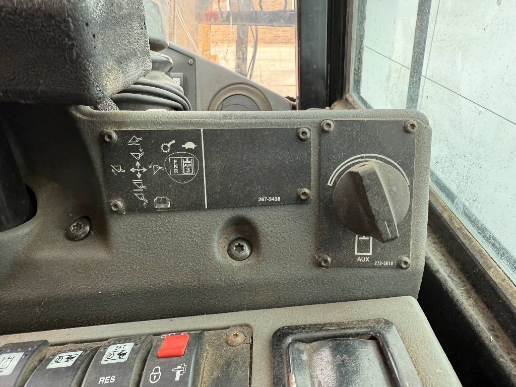 CAT 930H - New Tires / High-tip Bucket / Auto Greasing