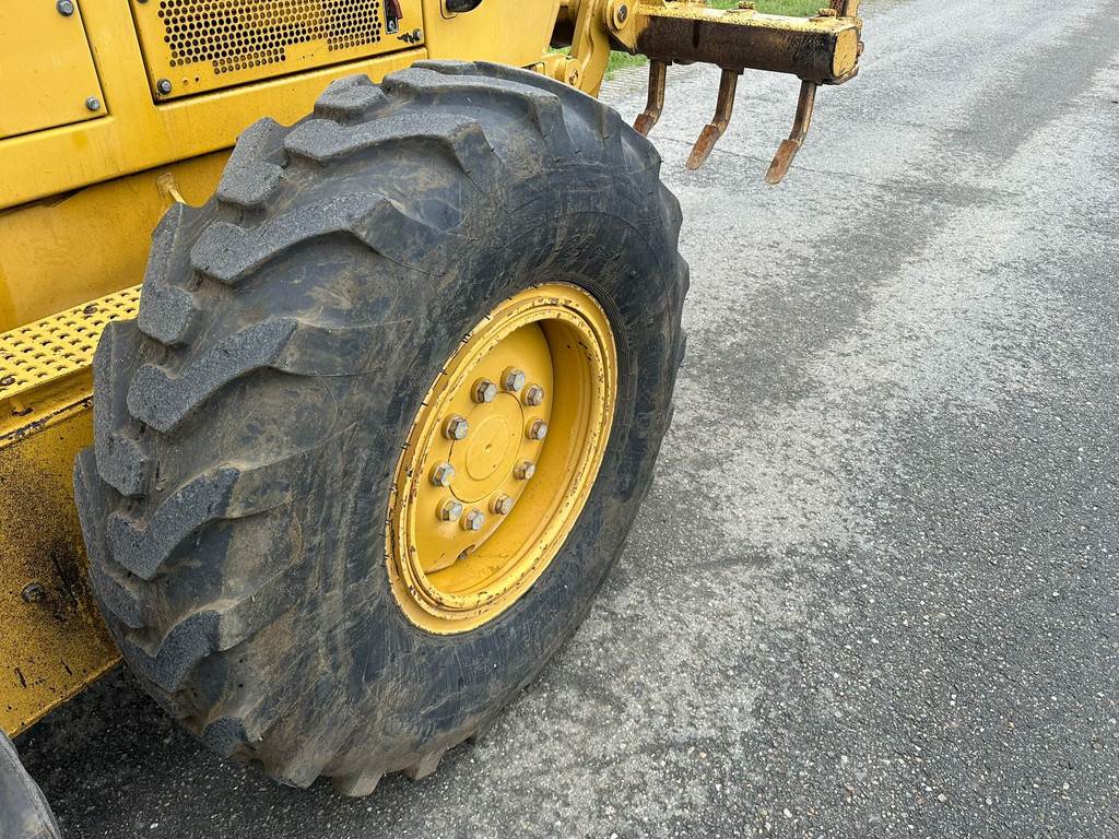CAT 140M Ripper + Pushblock