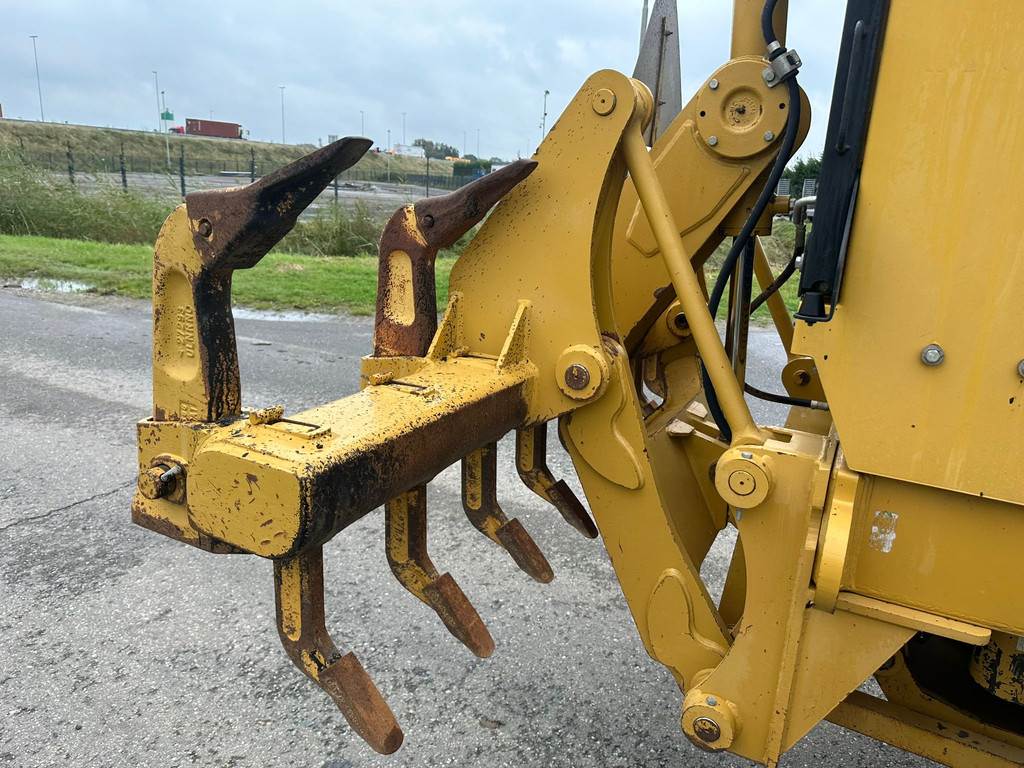 CAT 140M Ripper + Pushblock