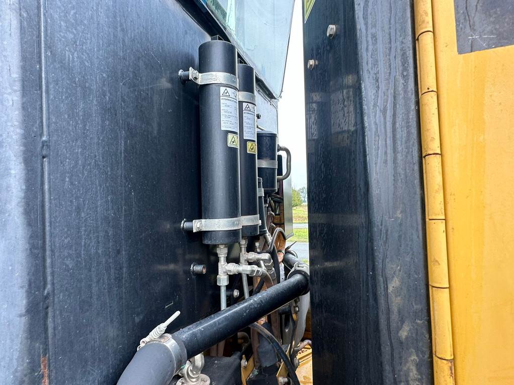 CAT 140M Ripper + Pushblock