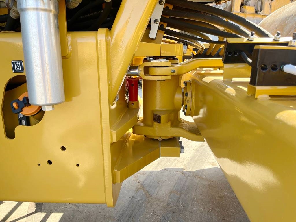 CAT CS66B - CE Certified / Low Hours