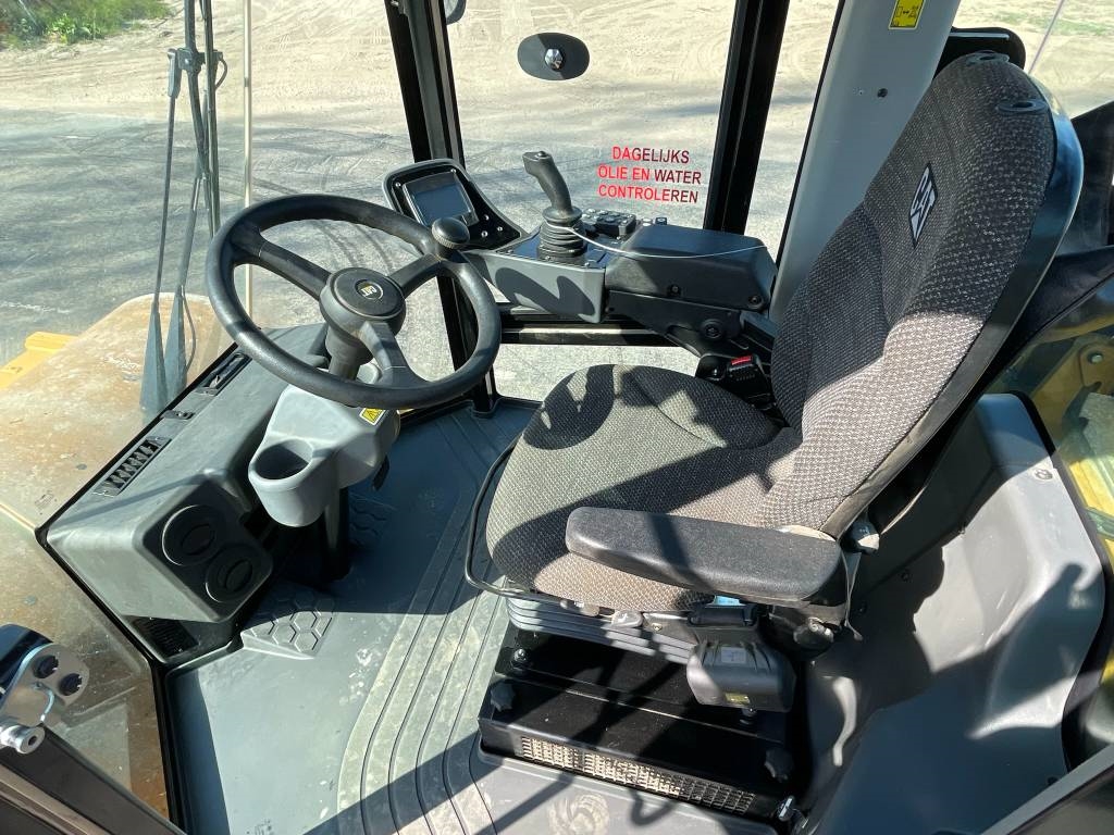 CAT CS66B - CE Certified / Low Hours