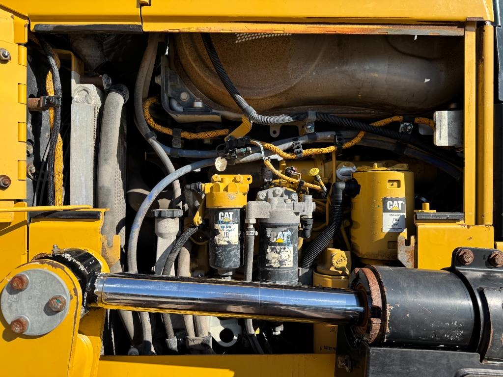 CAT D6N LGP - Backup Camera / GPS Prepaired