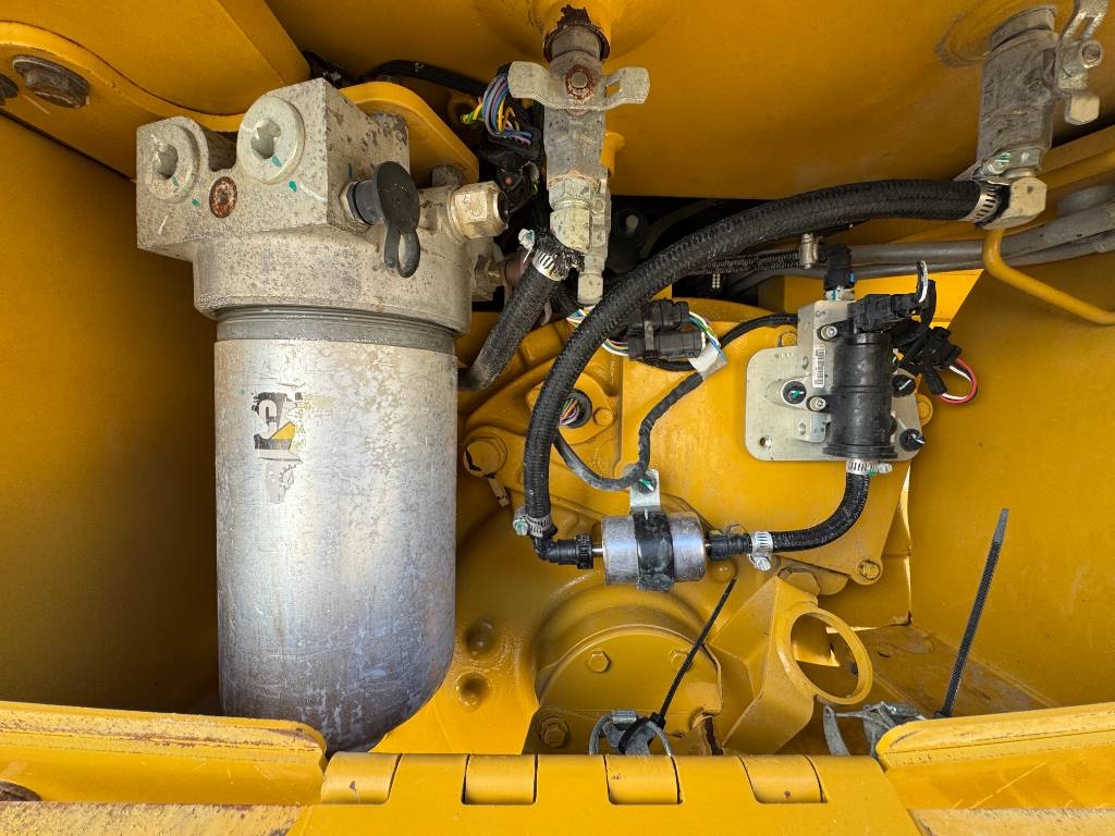 CAT D6N LGP - Backup Camera / GPS Prepaired