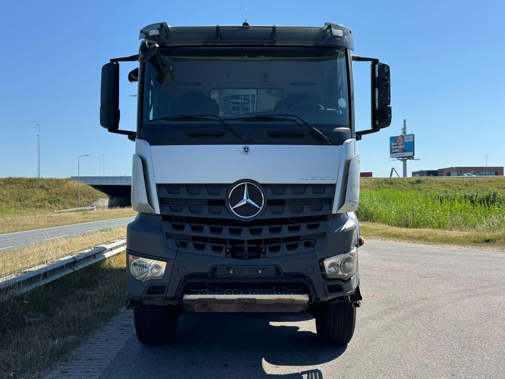 Mercedes-Benz Arocs 4848 8x8 tipper