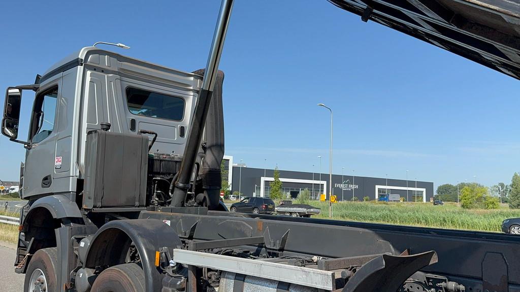 Mercedes-Benz Arocs 4848 8x8 tipper