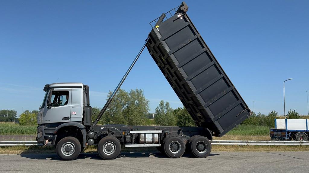 Mercedes-Benz Arocs 4848 8x8 tipper