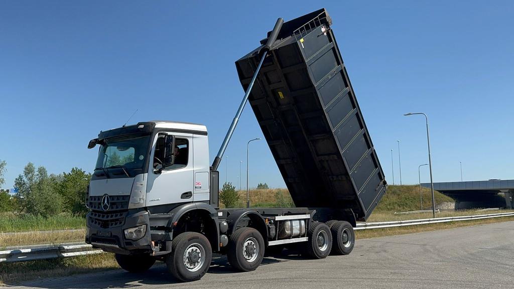 Mercedes-Benz Arocs 4848 8x8 tipper