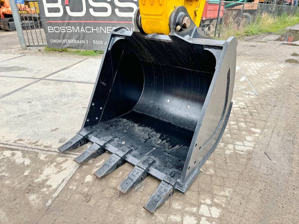 JCB 215LC - New / Unused / Hammer Lines