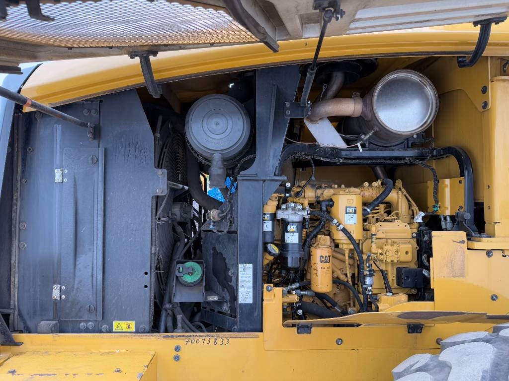 CAT 938K - German German / Backup Camera