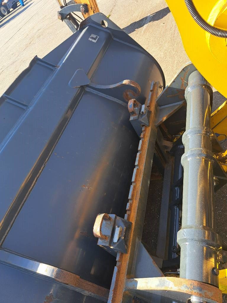 Komatsu WA100-8E0