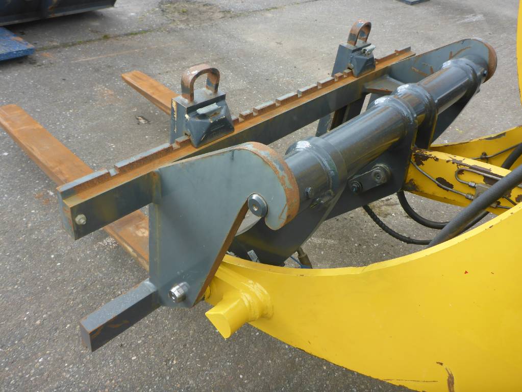 Komatsu WA100-8E0