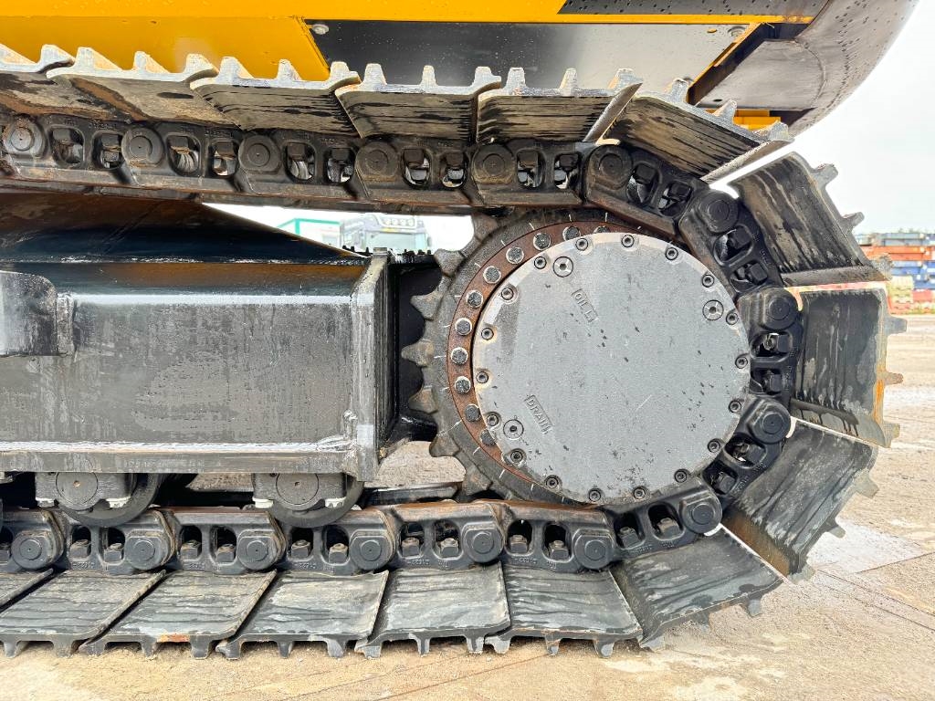 JCB 215LC - New / Unused / Hammer Lines
