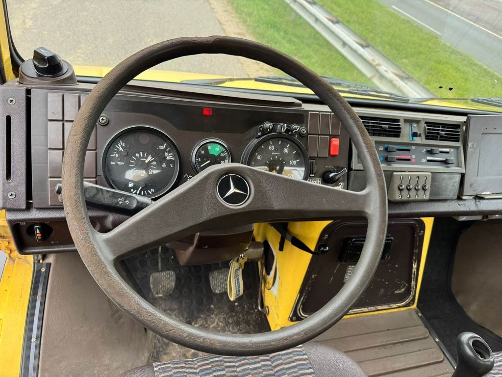 Mercedes-Benz Unimog 427/11 4x4