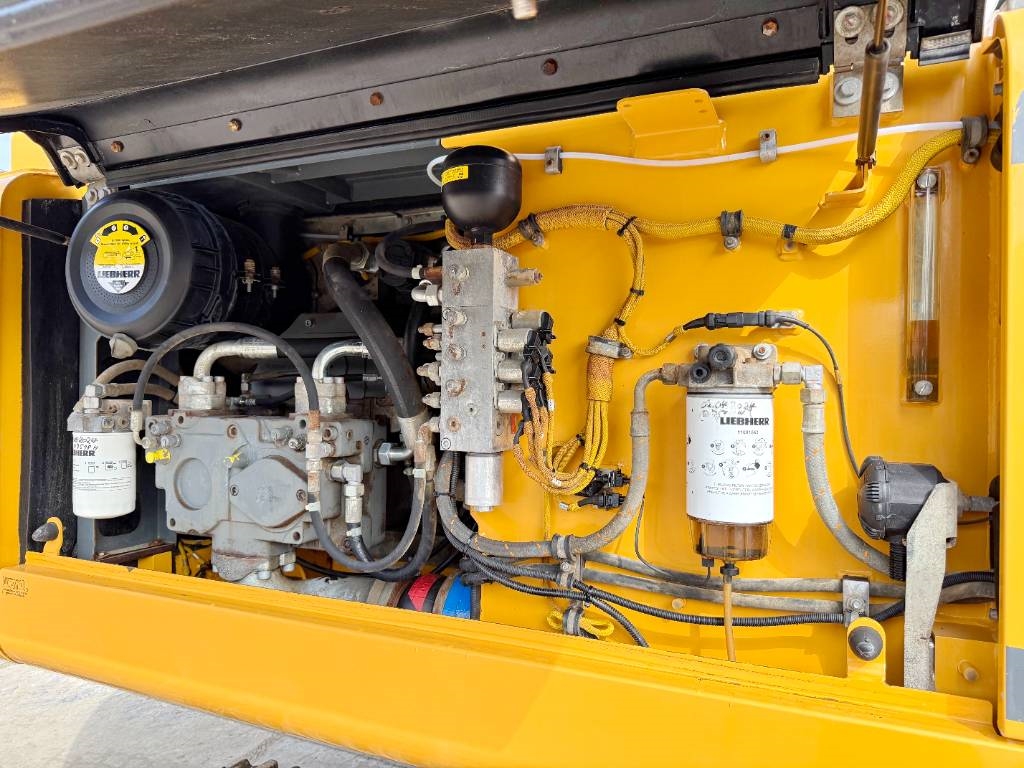 Liebherr R926LC - Oilquick / Triple Boom / German Machine