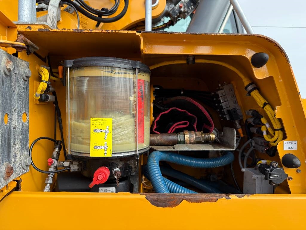 Liebherr R926LC - Oilquick / Triple Boom / German Machine