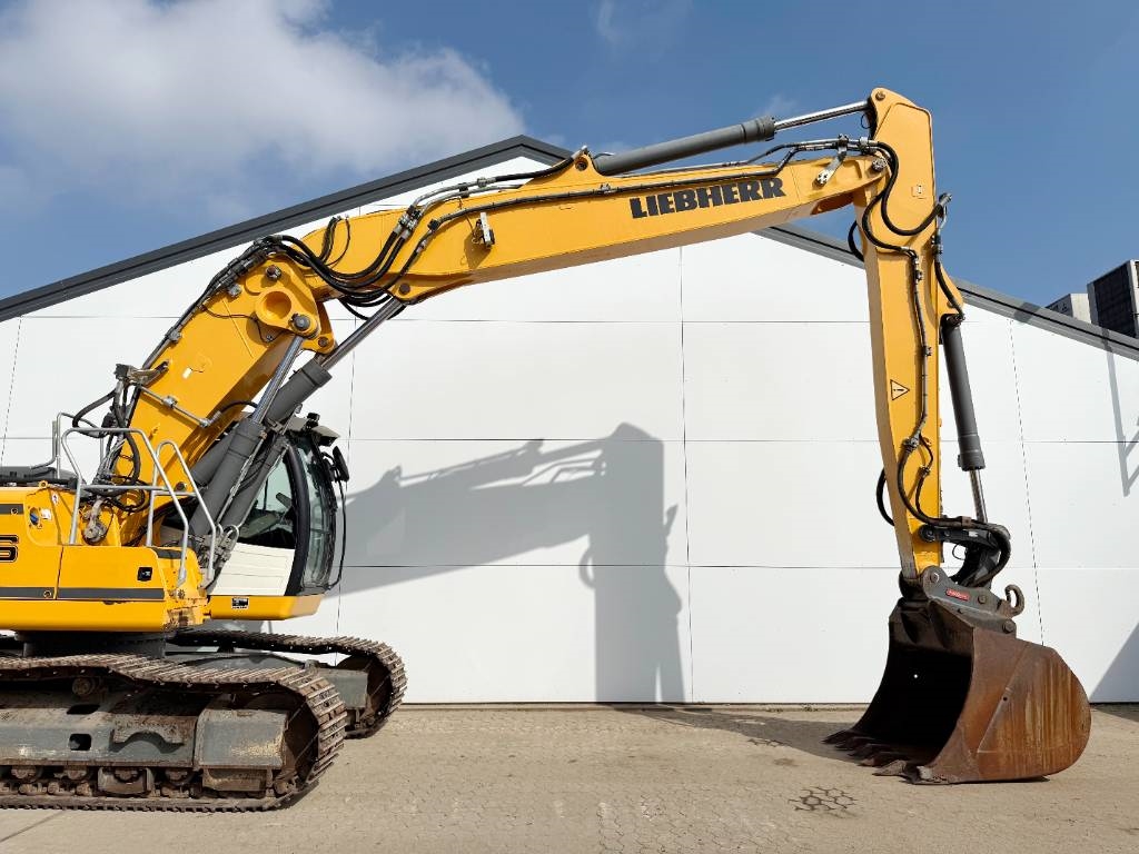 Liebherr R926LC - Oilquick / Triple Boom / German Machine