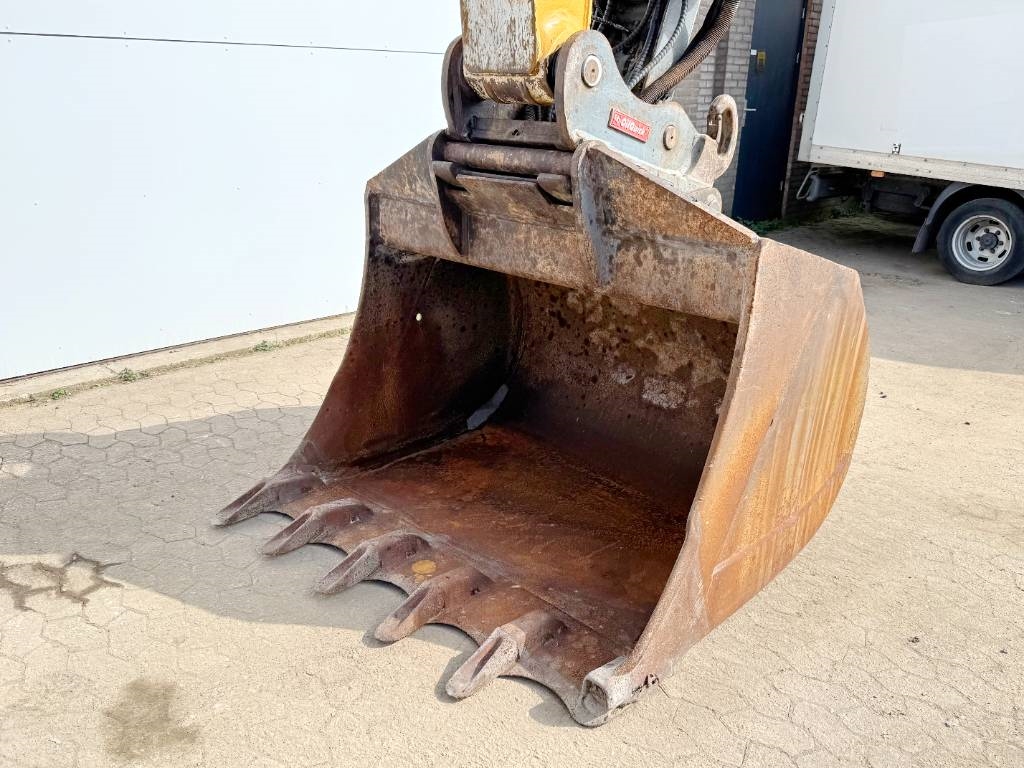 Liebherr R926LC - Oilquick / Triple Boom / German Machine